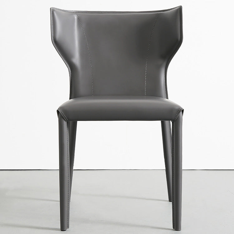 Silla de comedor de cuero y metal sin brazo de forma sintética contemporánea