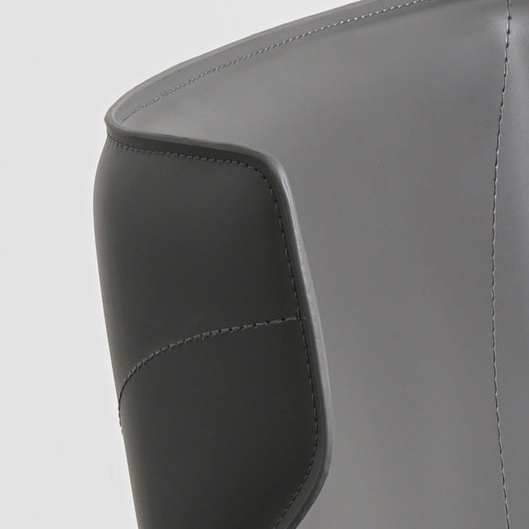 Silla de comedor de cuero y metal sin brazo de forma sintética contemporánea