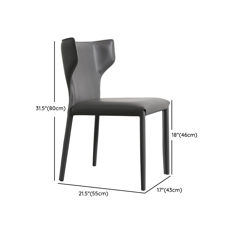 Silla de comedor de cuero y metal sin brazo de forma sintética contemporánea
