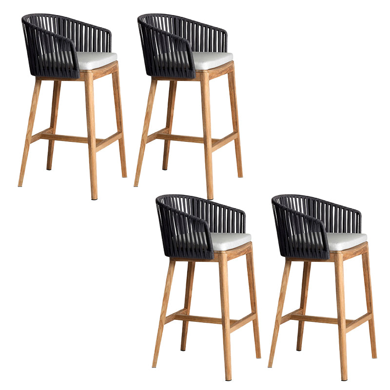 Sgabello da bar imbottito secchio contemporaneo con base in legno massiccio