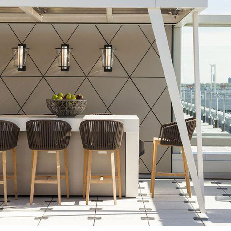 Sgabello da bar imbottito secchio contemporaneo con base in legno massiccio