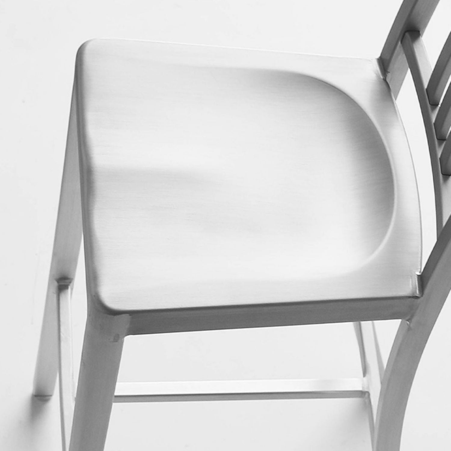 Contemporary Metal Backrest Counter High Stool in Silver for Home Use Clearhalo 'Bar Furniture' 'Bar Stools' 'bar_stools' 'furn' 'furn_bar_stools' 'Furniture' 'Kitchen & Dining Furniture' 7763618