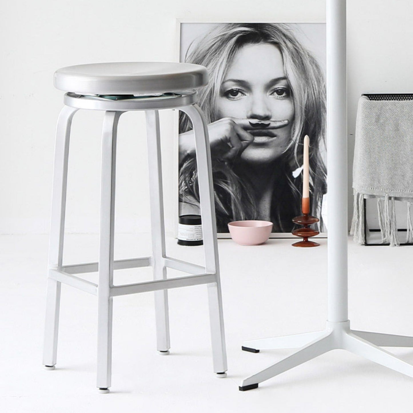 Contemporary Metal Backless Counter Stool in Silver for Home Use