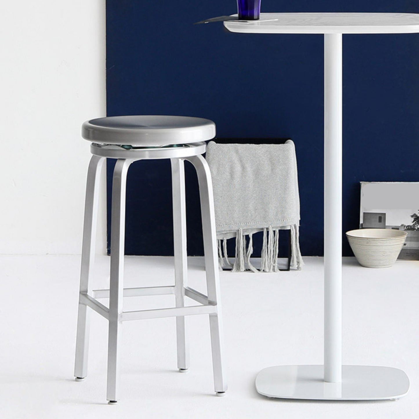 Contemporary Metal Backless Counter Stool in Silver for Home Use