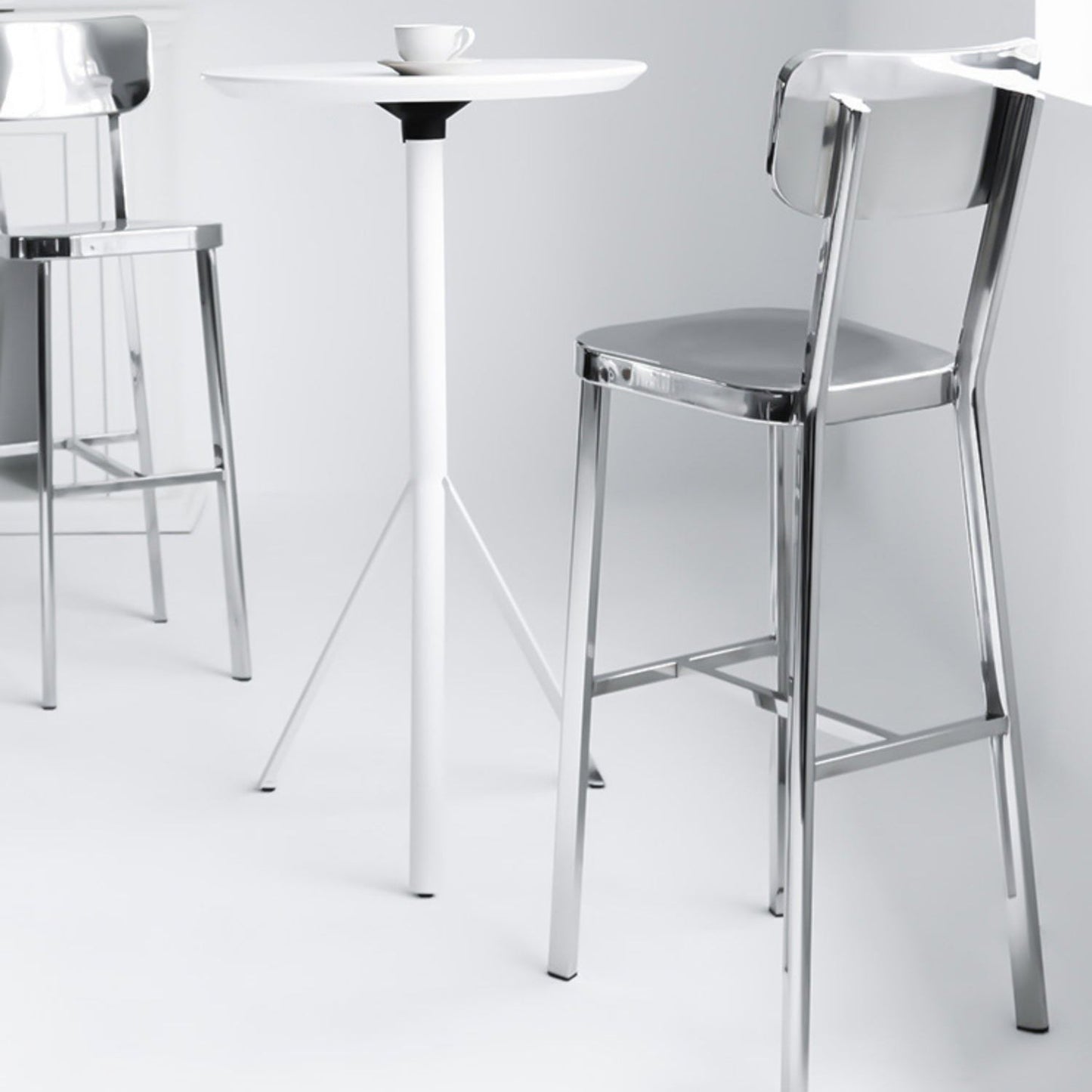 Contemporary 43" Height Metal Backrest Counter Stool in Silver Clearhalo 'Bar Furniture' 'Bar Stools' 'bar_stools' 'furn' 'furn_bar_stools' 'Furniture' 'Kitchen & Dining Furniture' 7763656