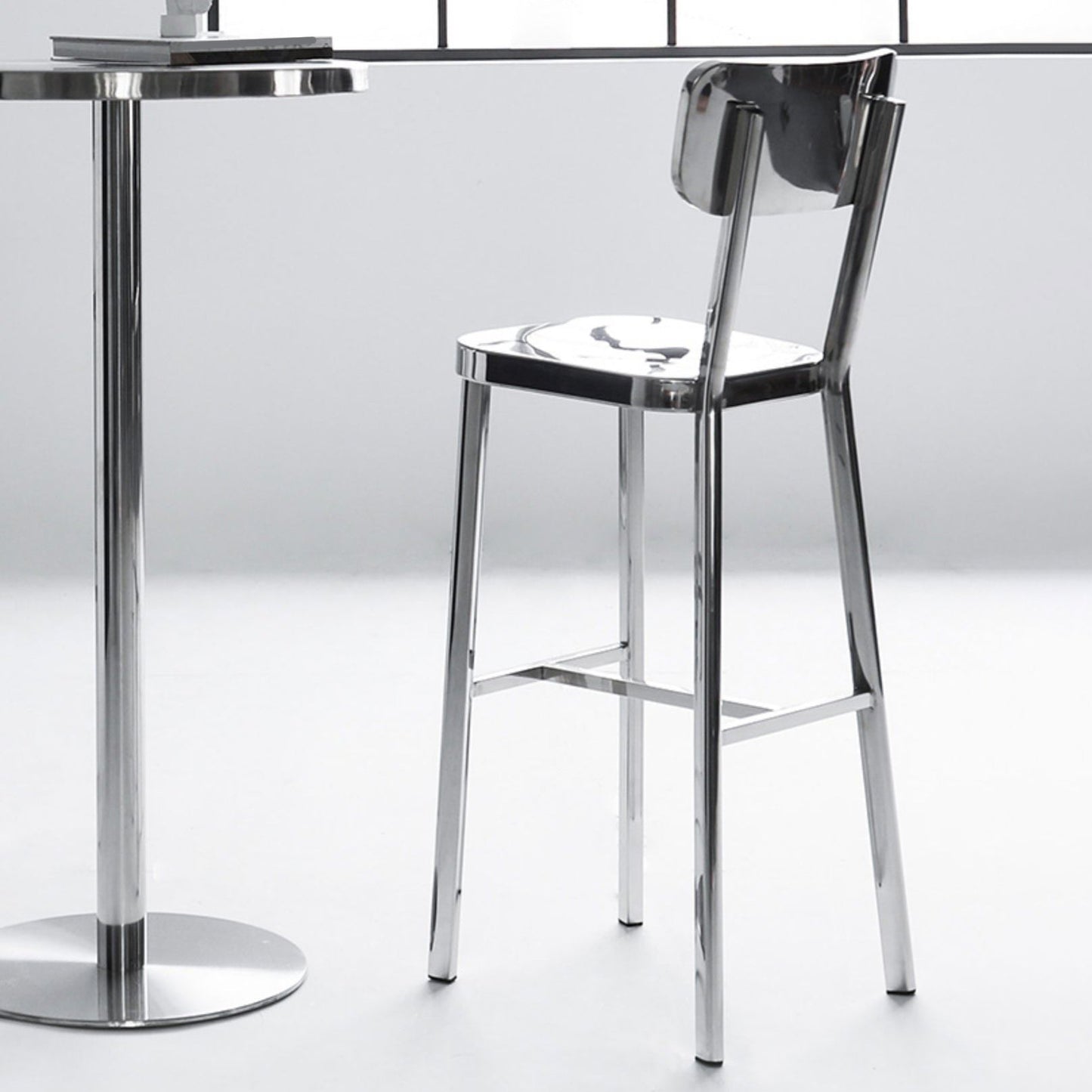 Contemporary 43" Height Metal Backrest Counter Stool in Silver Clearhalo 'Bar Furniture' 'Bar Stools' 'bar_stools' 'furn' 'furn_bar_stools' 'Furniture' 'Kitchen & Dining Furniture' 7763664