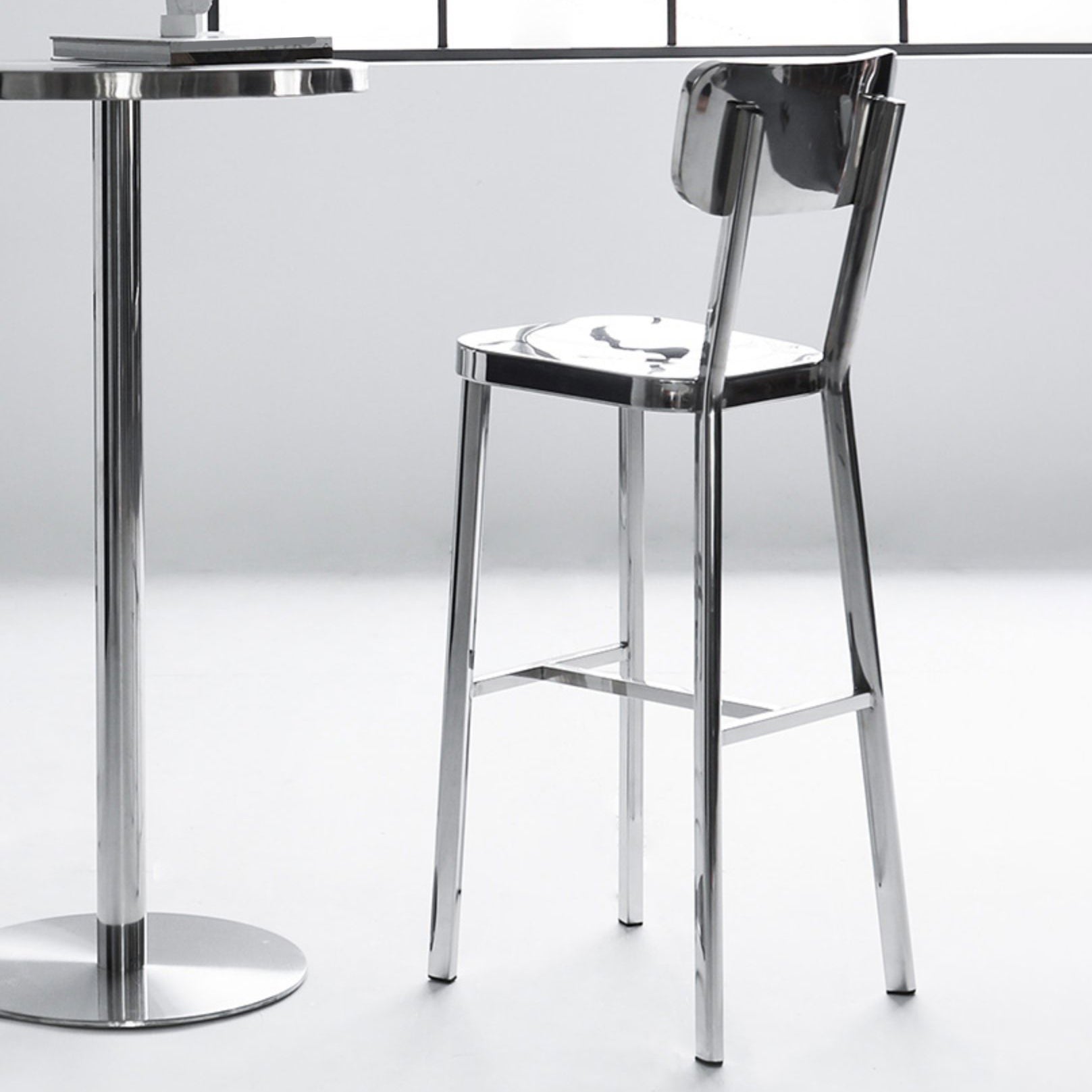 Contemporary 43" Height Metal Backrest Counter Stool in Silver Clearhalo 'Bar Furniture' 'Bar Stools' 'bar_stools' 'furn' 'furn_bar_stools' 'Furniture' 'Kitchen & Dining Furniture' 7763664