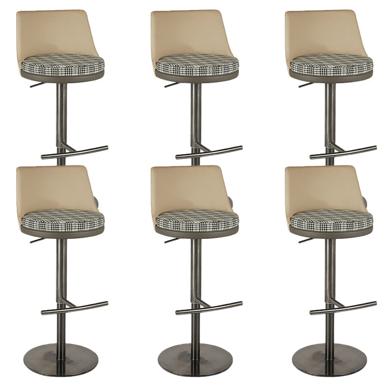 GLAMスタイル調整可能なスイベル布張りの布張りのバースツールと金属脚