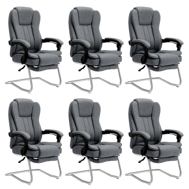 現代のパッド入り武器室の椅子は、悲惨な人間工学に基づいた椅子なし