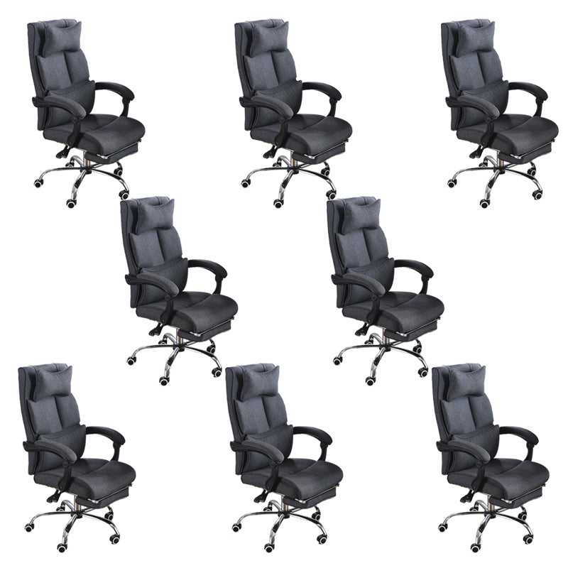 現代のパッド入り武器室の椅子は、悲惨な人間工学に基づいた椅子なし