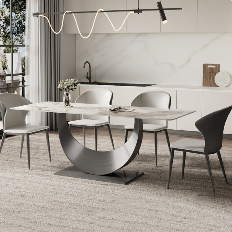 Zeitgenössischer Sinter -Stein -Top -Metall -Basis -Esstisch mit Stühlen