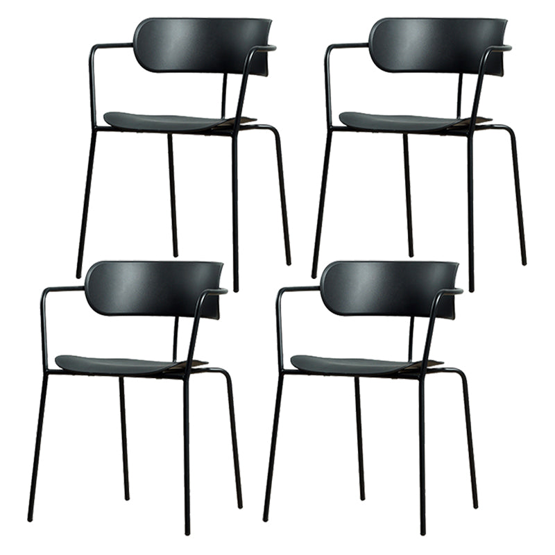 Hedendaagse stijl Open Back Plastic Dining Arm stoel met metalen benen voor thuis