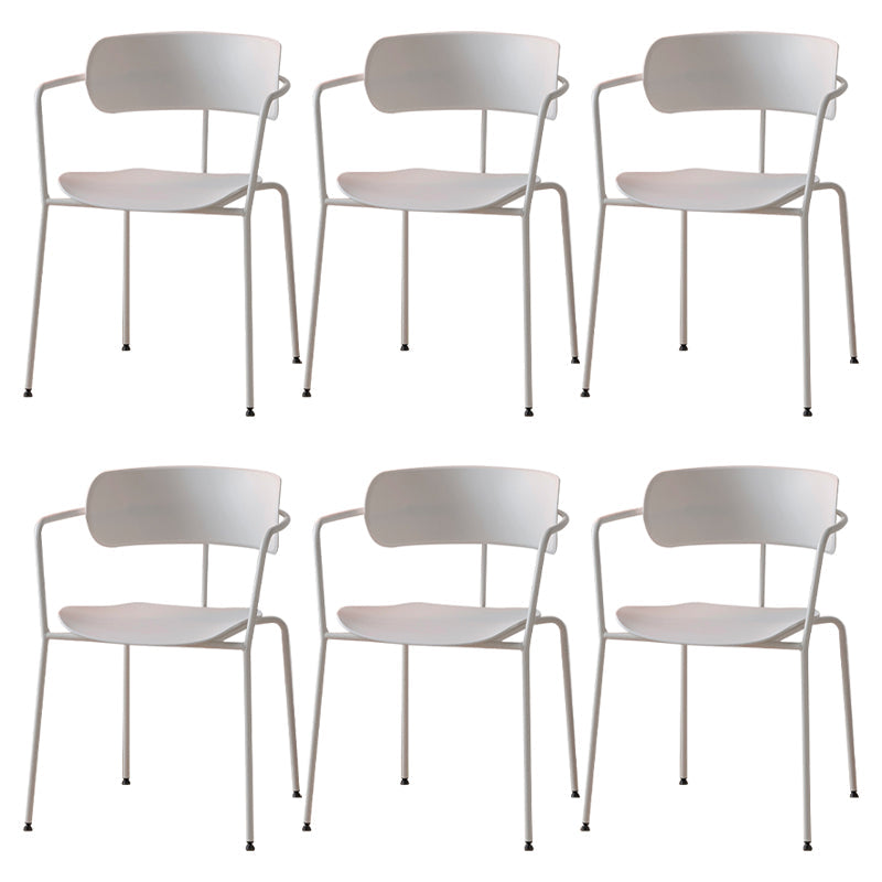 Hedendaagse stijl Open Back Plastic Dining Arm stoel met metalen benen voor thuis