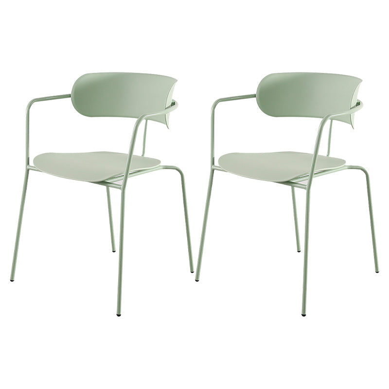 Hedendaagse stijl Open Back Plastic Dining Arm stoel met metalen benen voor thuis