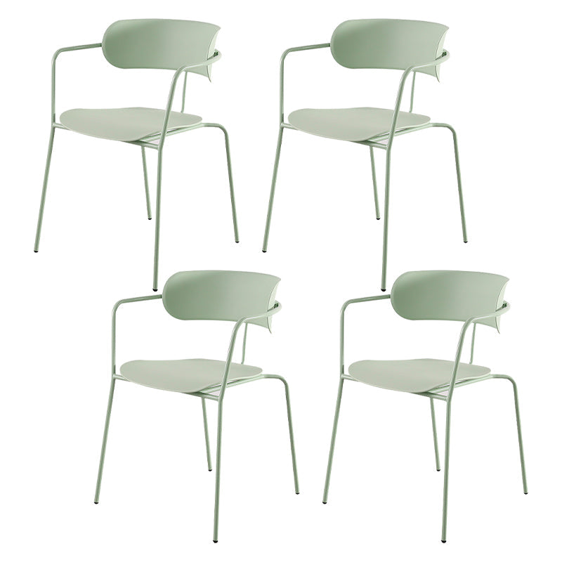 Hedendaagse stijl Open Back Plastic Dining Arm stoel met metalen benen voor thuis