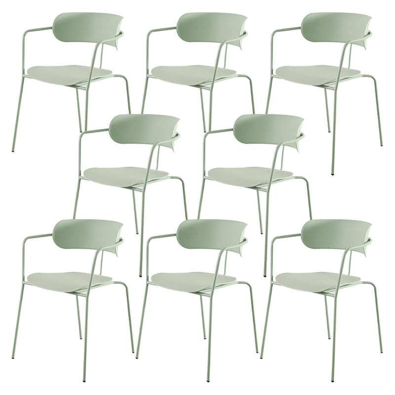 Hedendaagse stijl Open Back Plastic Dining Arm stoel met metalen benen voor thuis