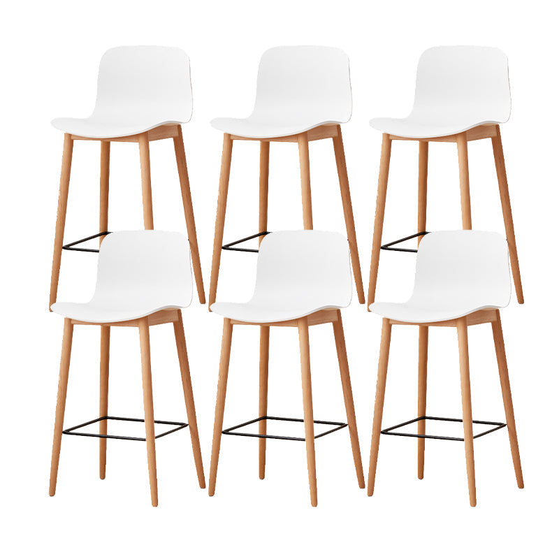 Tabouret de bar en plastique bas du style bas du style bas avec jambe en bois