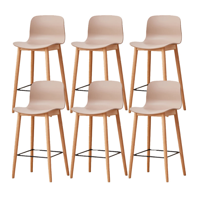 Tabouret de bar en plastique bas du style bas du style bas avec jambe en bois