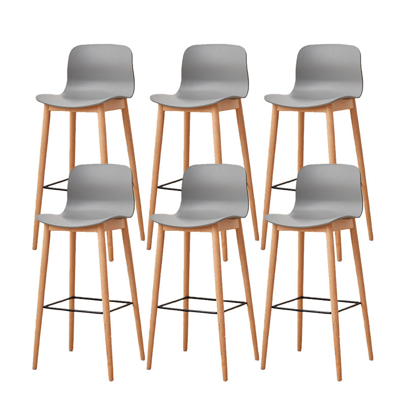 Tabouret de bar en plastique bas du style bas du style bas avec jambe en bois
