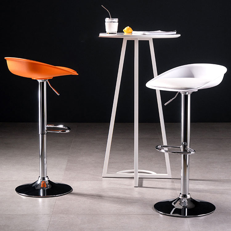 Sgabello da bar regolabile con schienale basso e regolabile in stile moderno con gambe in metallo