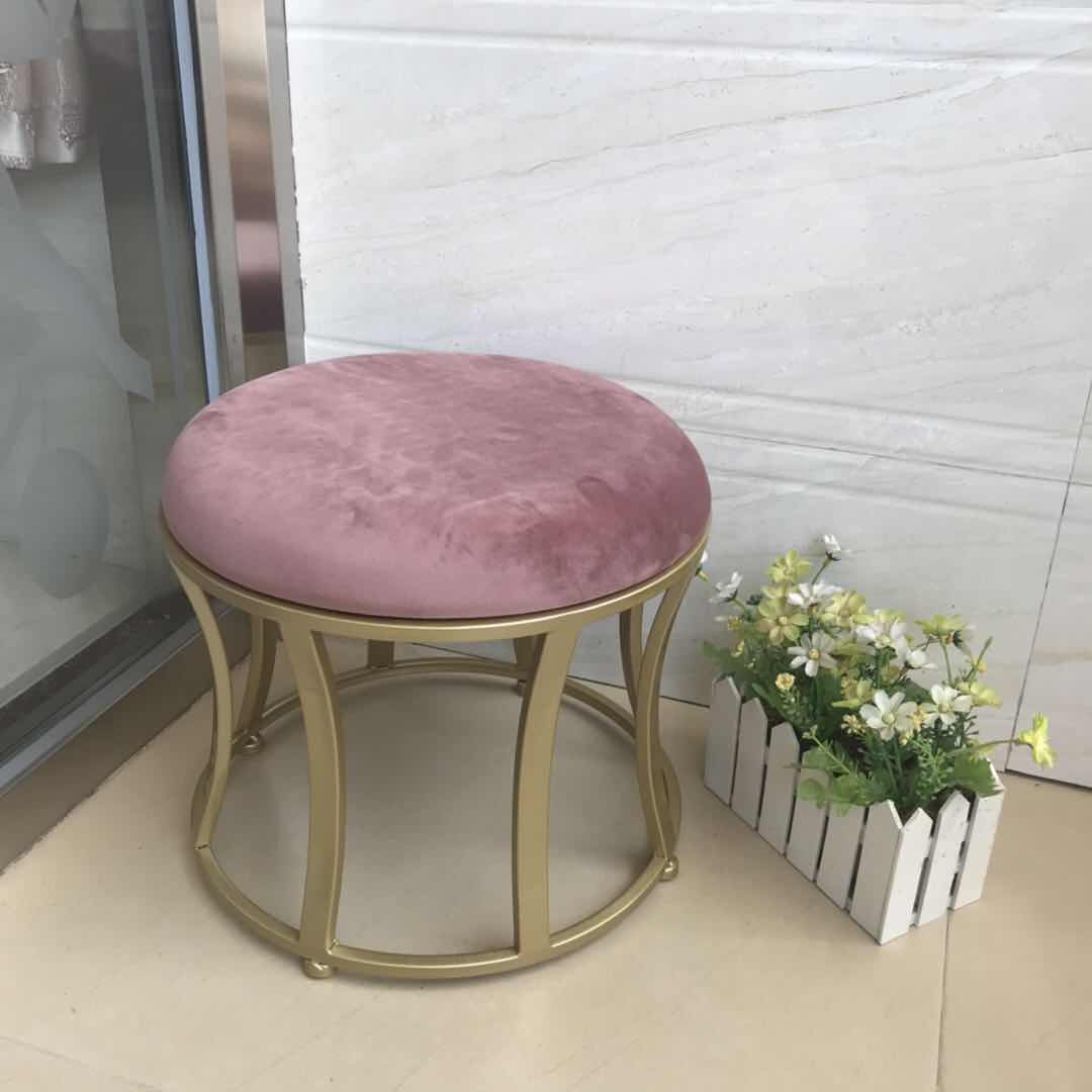 Velvet Ottoman Solid Color Round Metal Frame Fade Resistant Modern Ottoman 14"L x 14"W x 12"H Rose Red 1 Piece Clearhalo 'furn' 'furn_ottomans_poufs' 'Furniture' 'Living Room Furniture' 'Ottomans & Poufs' 'ottomans_poufs' 7783785