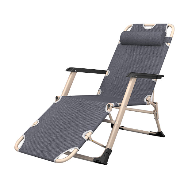 Hedendaagse grijze standaard ligstoel met metalen basis en zwarte armen