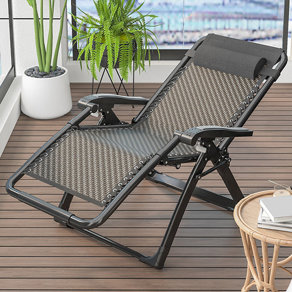 Sedia reclinabile in metallo contemporanea con armi e poggiatesta