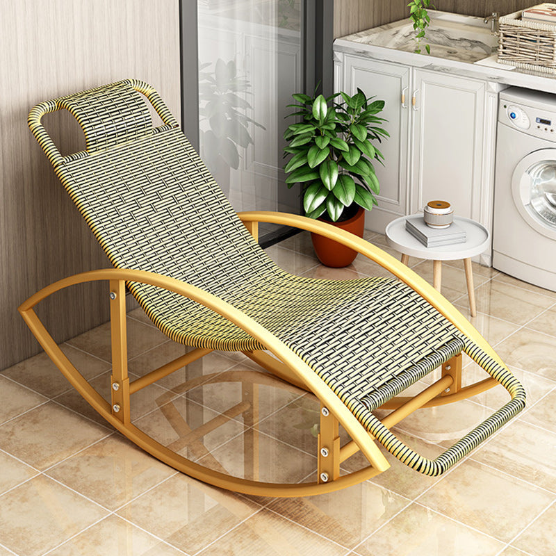 Sedia reclinabile al coperto contemporaneo standard di colore solido con braccio