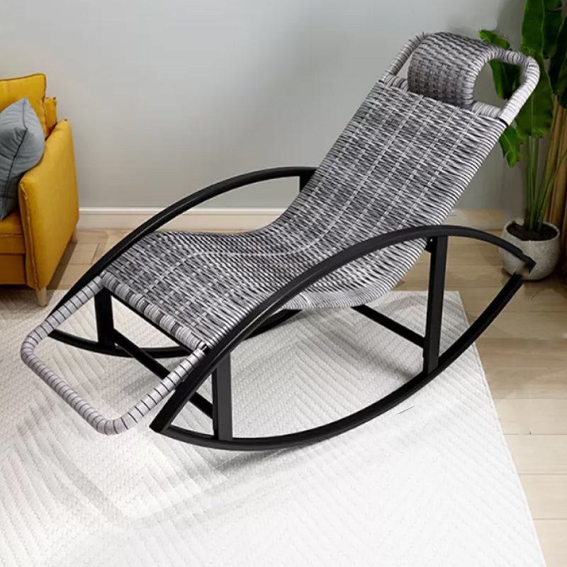 Sedia reclinabile al coperto contemporaneo standard di colore solido con braccio