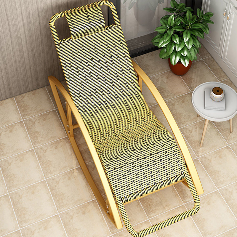 Sedia reclinabile al coperto contemporaneo standard di colore solido con braccio