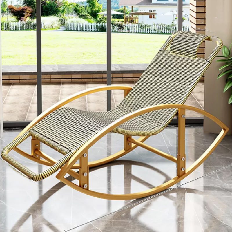 Sedia reclinabile al coperto contemporaneo standard di colore solido con braccio