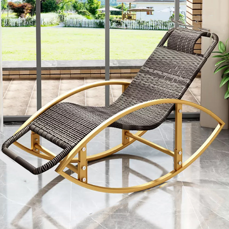 Sedia reclinabile al coperto contemporaneo standard di colore solido con braccio