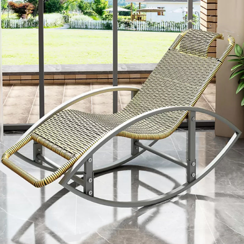 Sedia reclinabile al coperto contemporaneo standard di colore solido con braccio