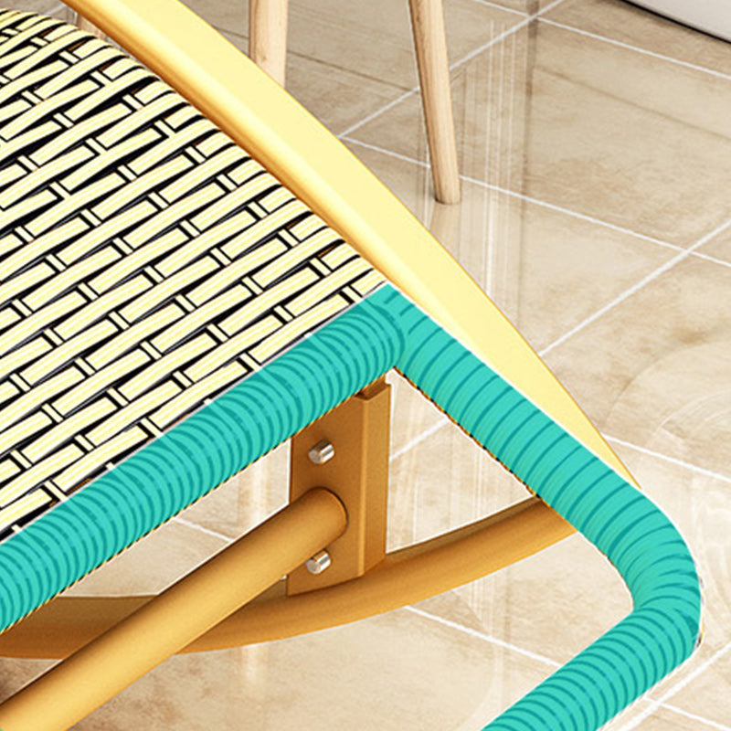 Sedia reclinabile al coperto contemporaneo standard di colore solido con braccio