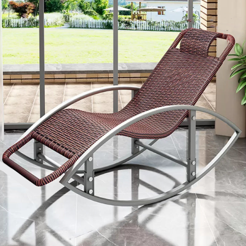 Sedia reclinabile al coperto contemporaneo standard di colore solido con braccio