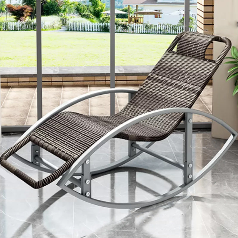 Sedia reclinabile al coperto contemporaneo standard di colore solido con braccio