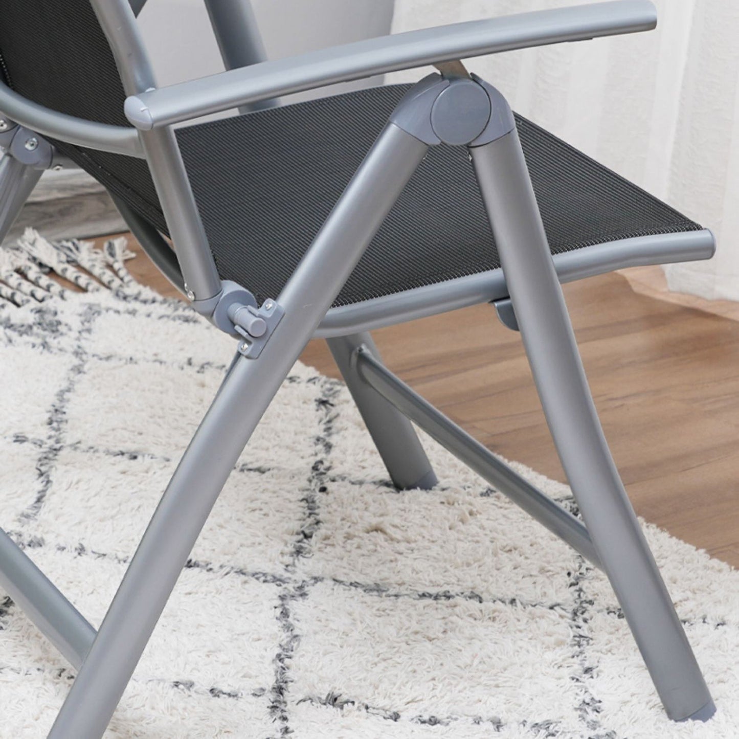 Sedia reclinabile al coperto di metallo contemporaneo con braccia e blocco della posizione