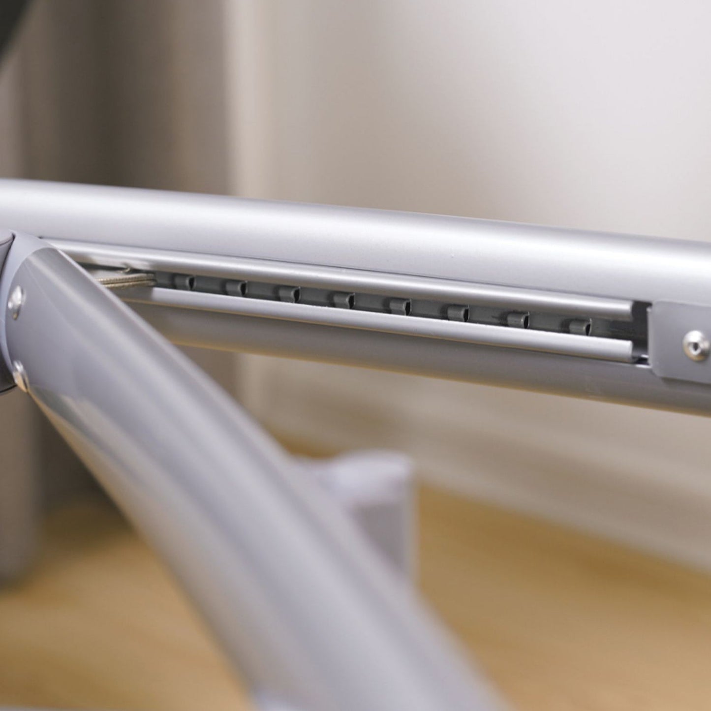 Sedia reclinabile al coperto di metallo contemporaneo con braccia e blocco della posizione