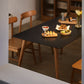 Table de salle à manger rectangulaire moderne avec plateau en pierre noire et 4 pieds en bois massif