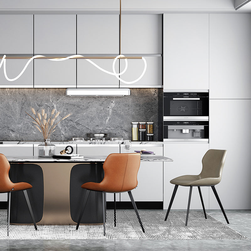 Sedie da pranzo e accento in pelle e metallo industriali per cucina