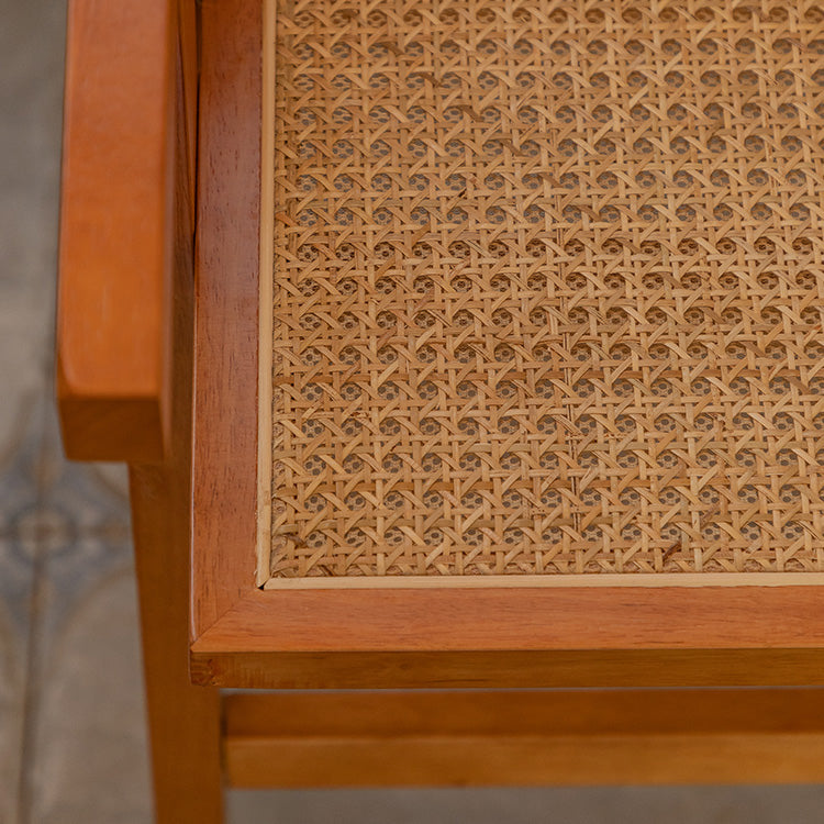 Eigentijdse lage rug vast hout gewapende barkruk met voetsteun