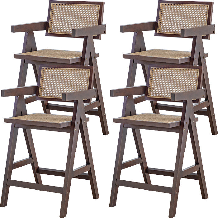 Eigentijdse lage rug vast hout gewapende barkruk met voetsteun