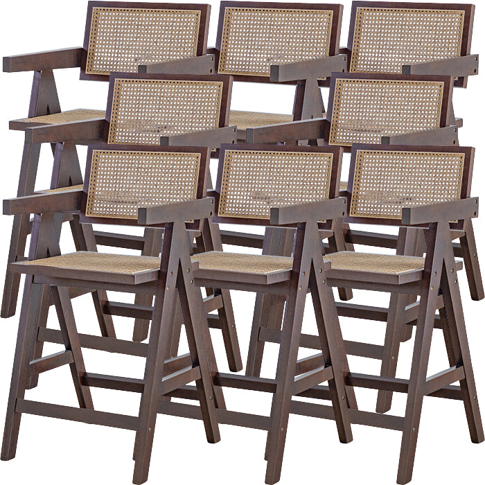 Eigentijdse lage rug vast hout gewapende barkruk met voetsteun