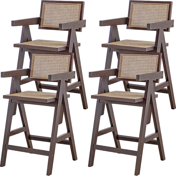 Eigentijdse lage rug vast hout gewapende barkruk met voetsteun