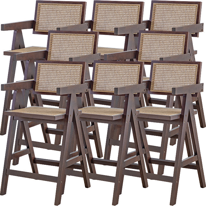 Eigentijdse lage rug vast hout gewapende barkruk met voetsteun