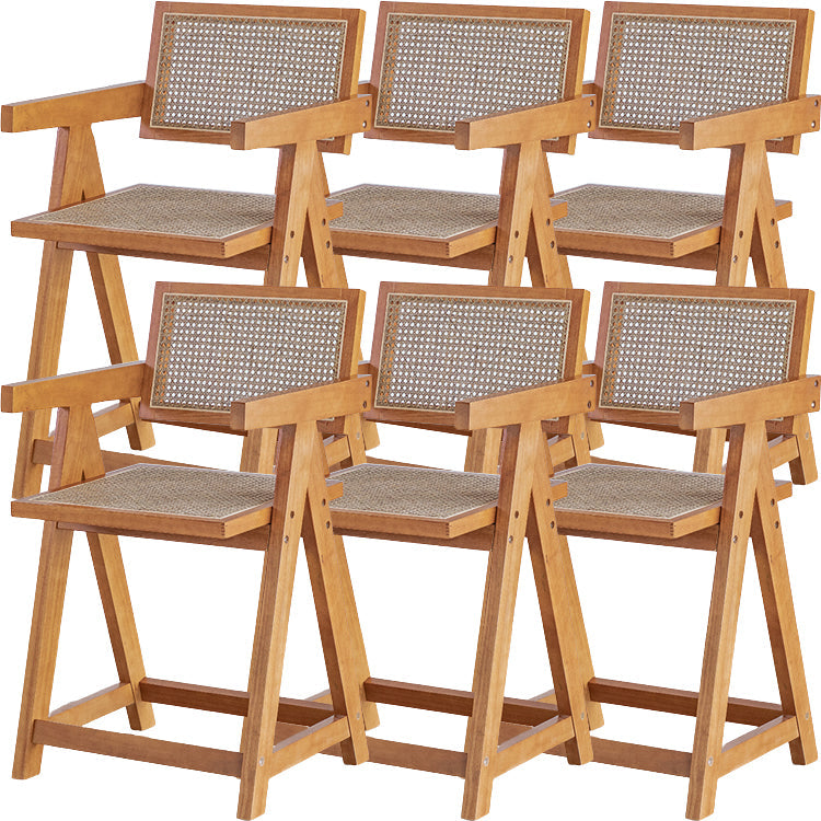 Eigentijdse lage rug vast hout gewapende barkruk met voetsteun