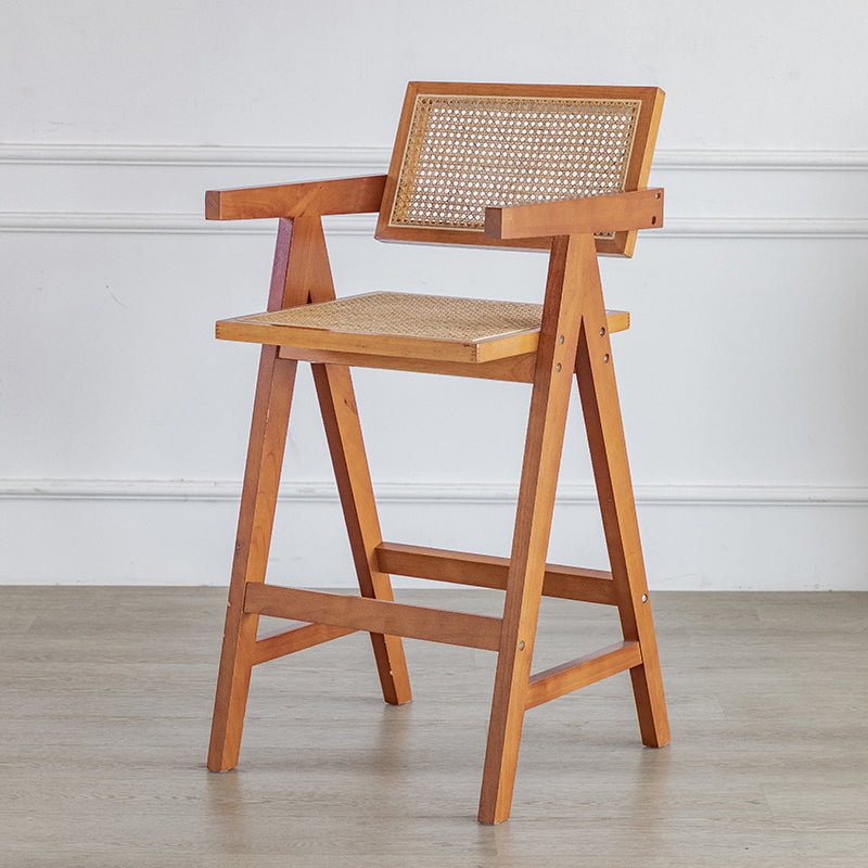 Eigentijdse lage rug vast hout gewapende barkruk met voetsteun