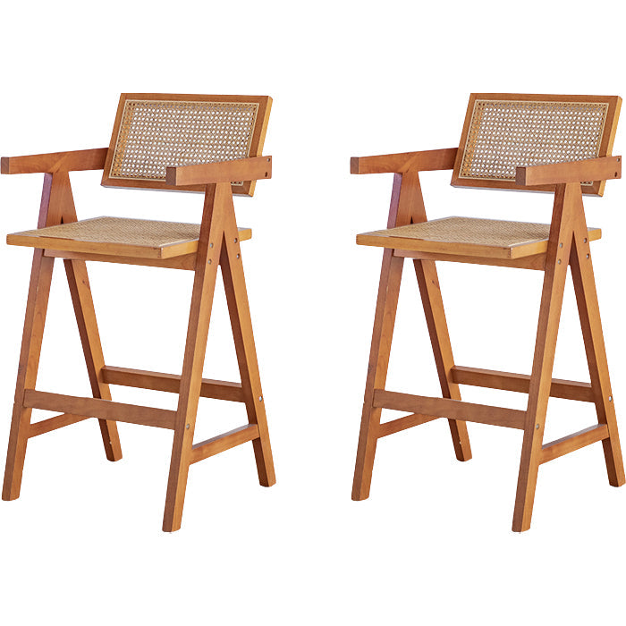 Eigentijdse lage rug vast hout gewapende barkruk met voetsteun