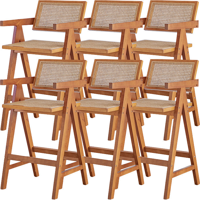 Eigentijdse lage rug vast hout gewapende barkruk met voetsteun