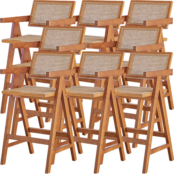 Eigentijdse lage rug vast hout gewapende barkruk met voetsteun